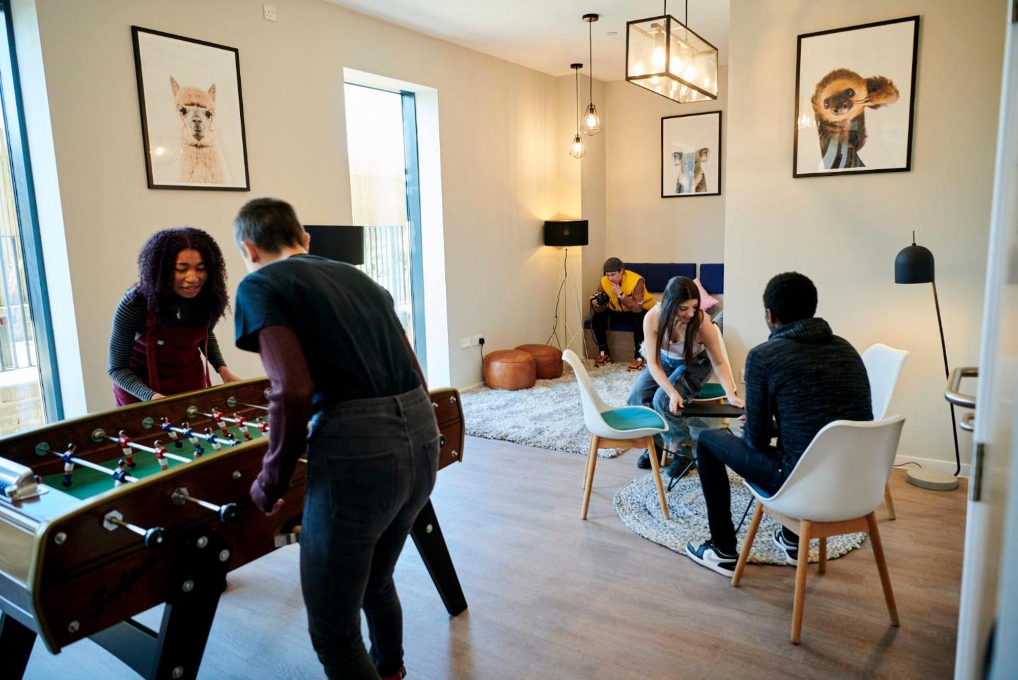 For Students Only Canvas Walthamstow In Londra Esterno foto